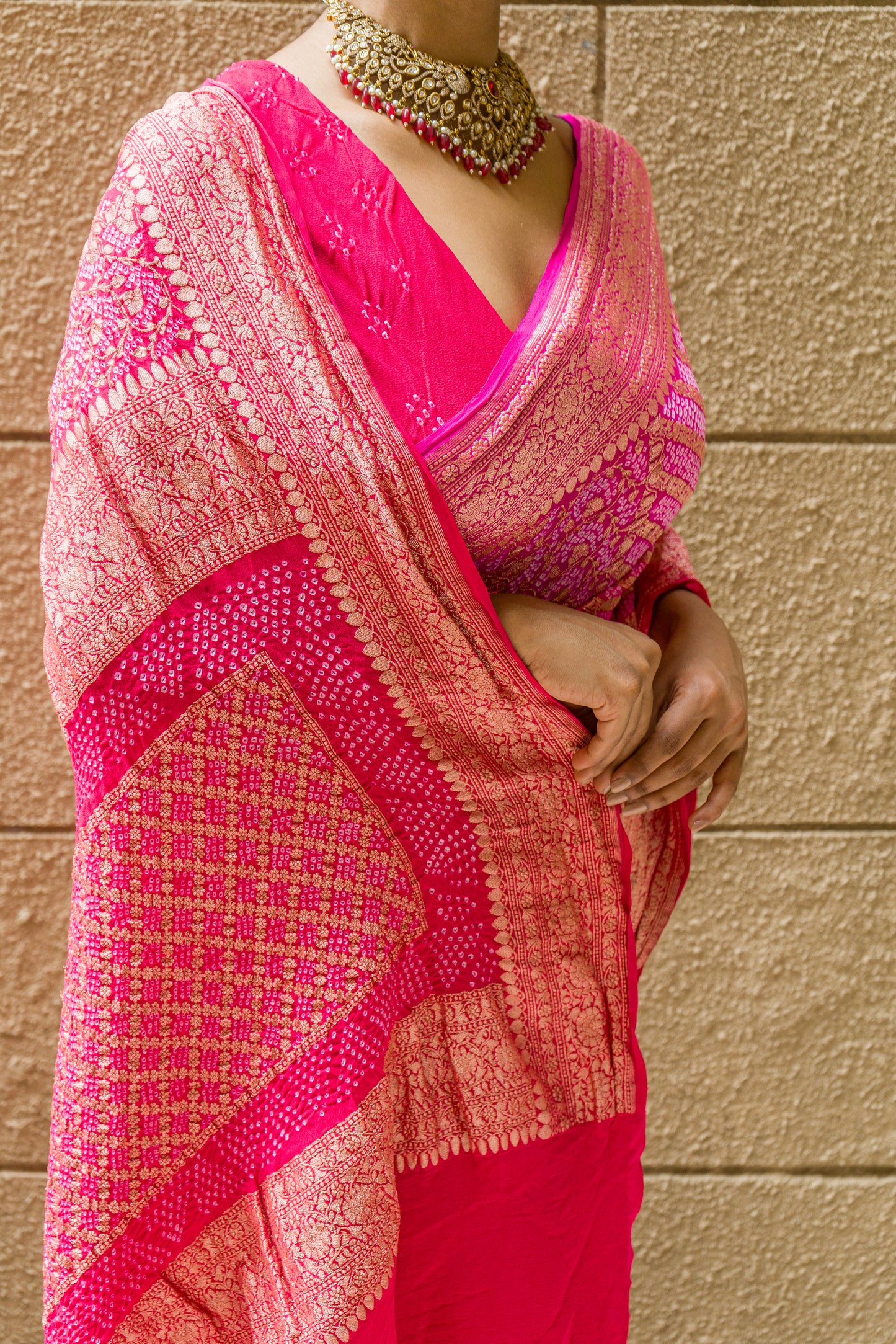 Kadhua Multi Weaving Bandhani Saree (Pink-Red)