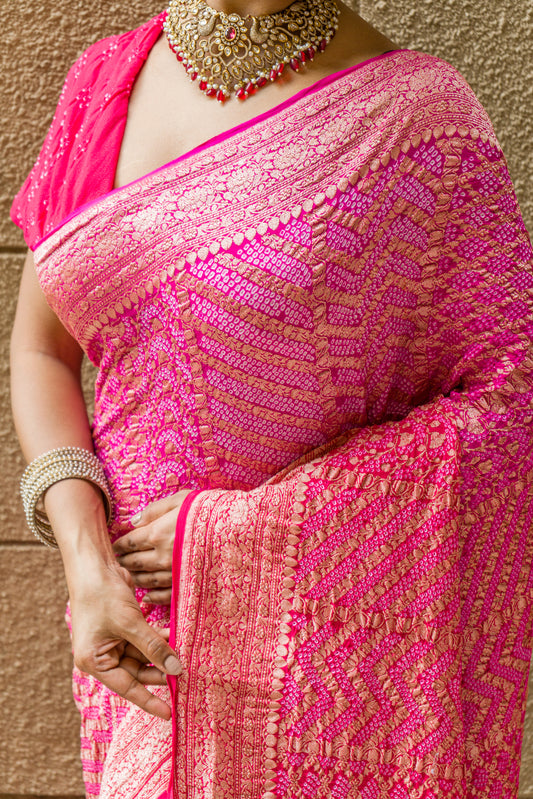 Kadhua Multi Weaving Bandhani Saree (Pink-Red)